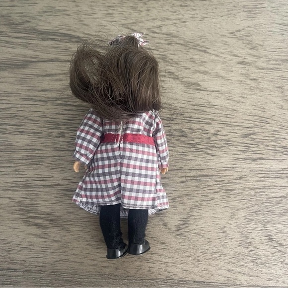 THE AMERICAN GIRL COLLECTION MINI SAMANTHA 6 1/2" DOLL w/ HARDCOVER BOOK - Picture 4 of 4